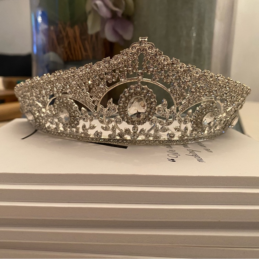 Tiara: Crystal Tiara